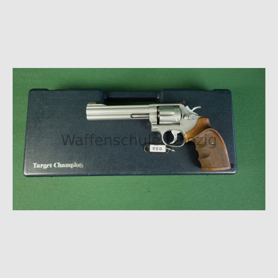 Smith & Wesson	 617 Target Champion