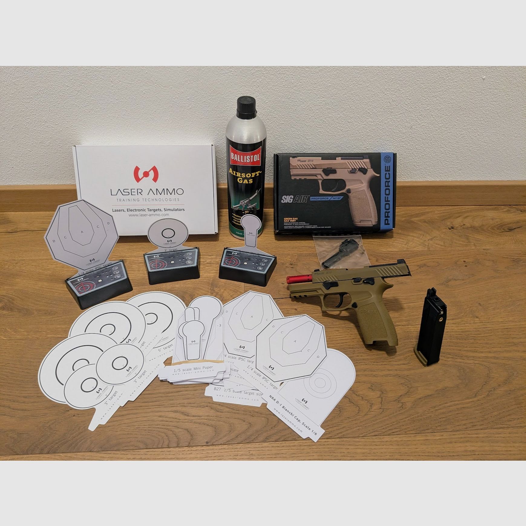  Neuwertig: Laser Ammo M18 Rotlaser (Blowback) inkl. 3er IMTTS Targets, Zusatzziele und Gas