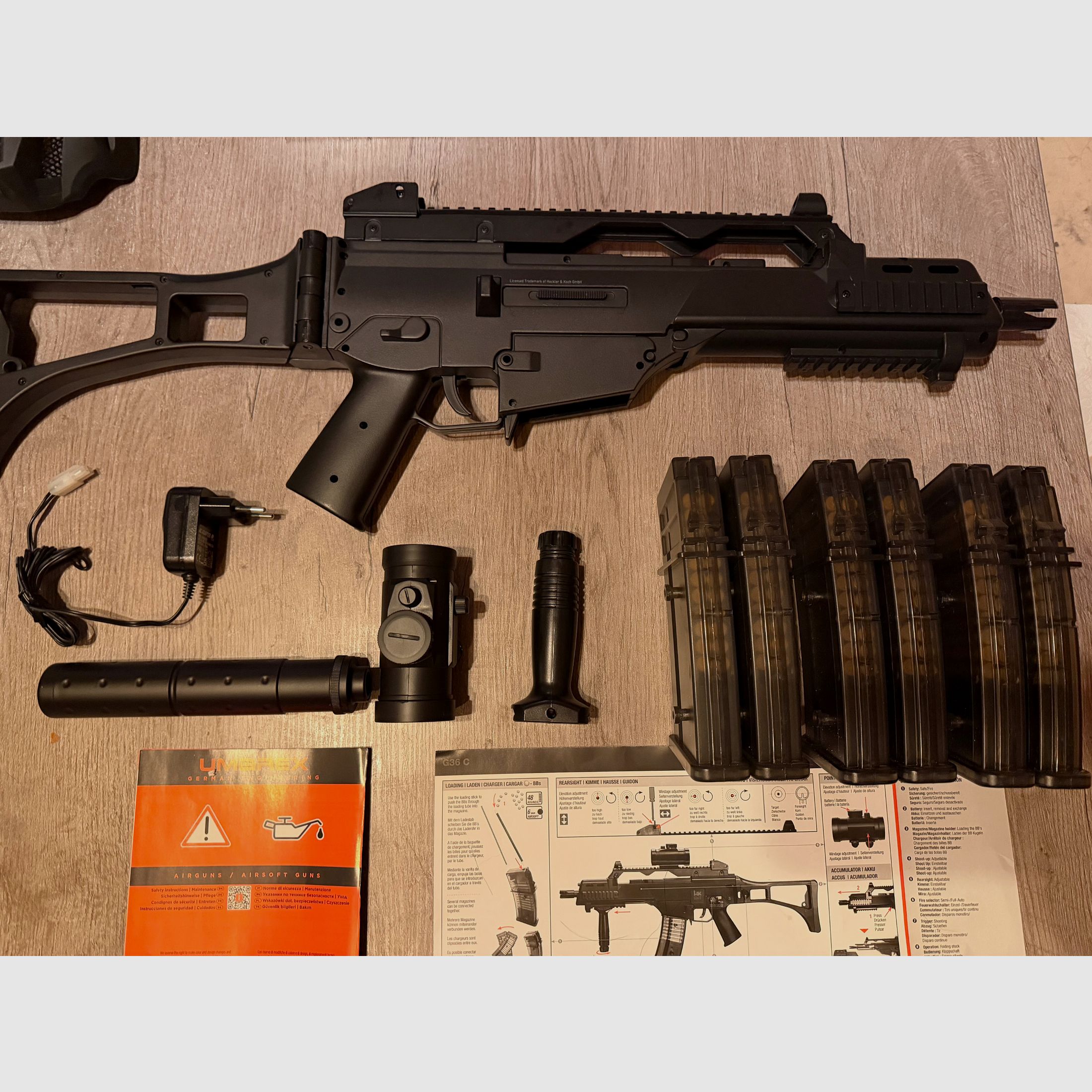 H&K G36C AEG 0.5J Starter Set, 6 magazines, 3800 BBs, mask