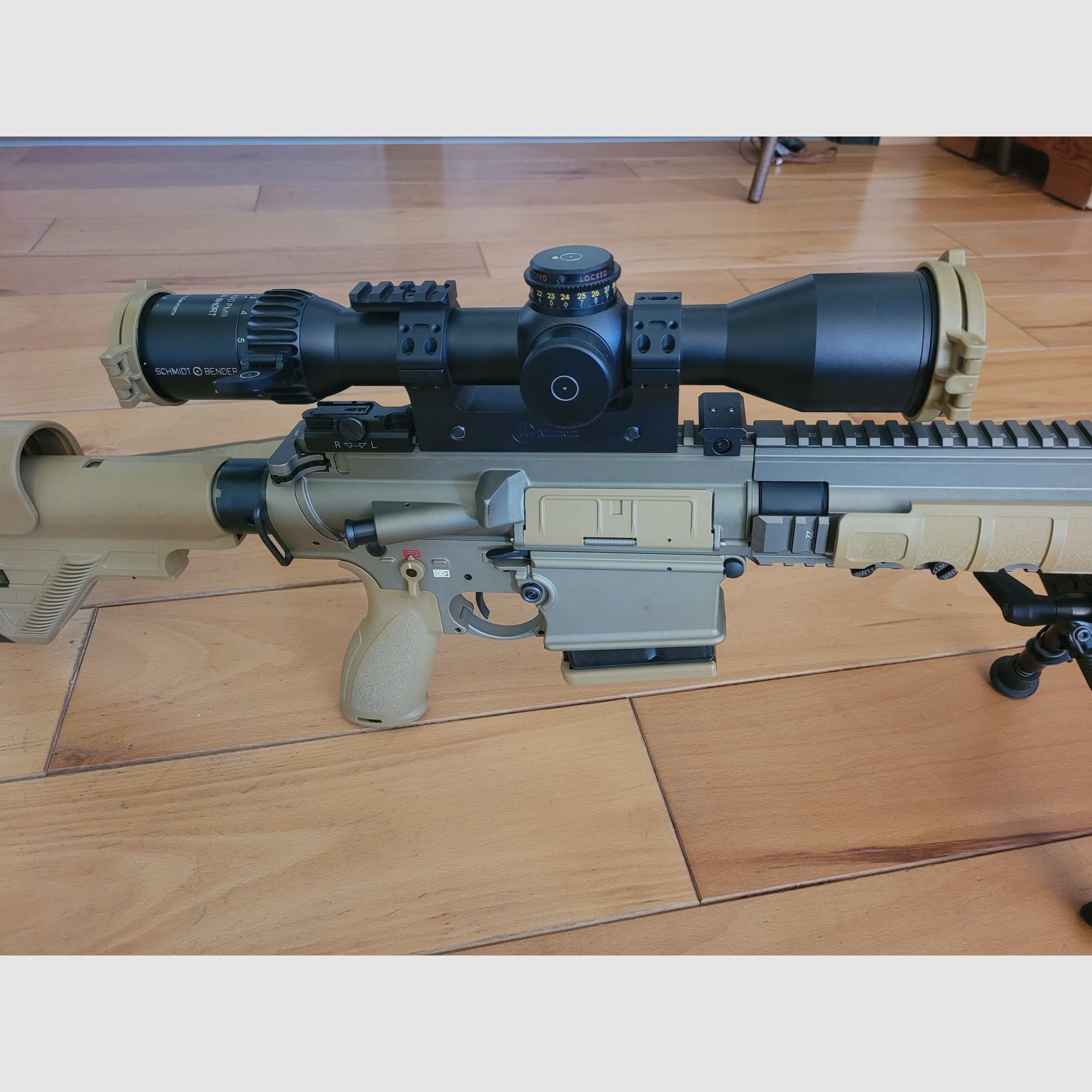 H&K .308 rifle semiautomática Mod. MR308A3 (RAL8000) 20 con accesorios G28 cargador de 10 disparos y Schmidt & Bender 3-20x50 PMII Ultra Short y varios accesorios Heckler & Koch .308