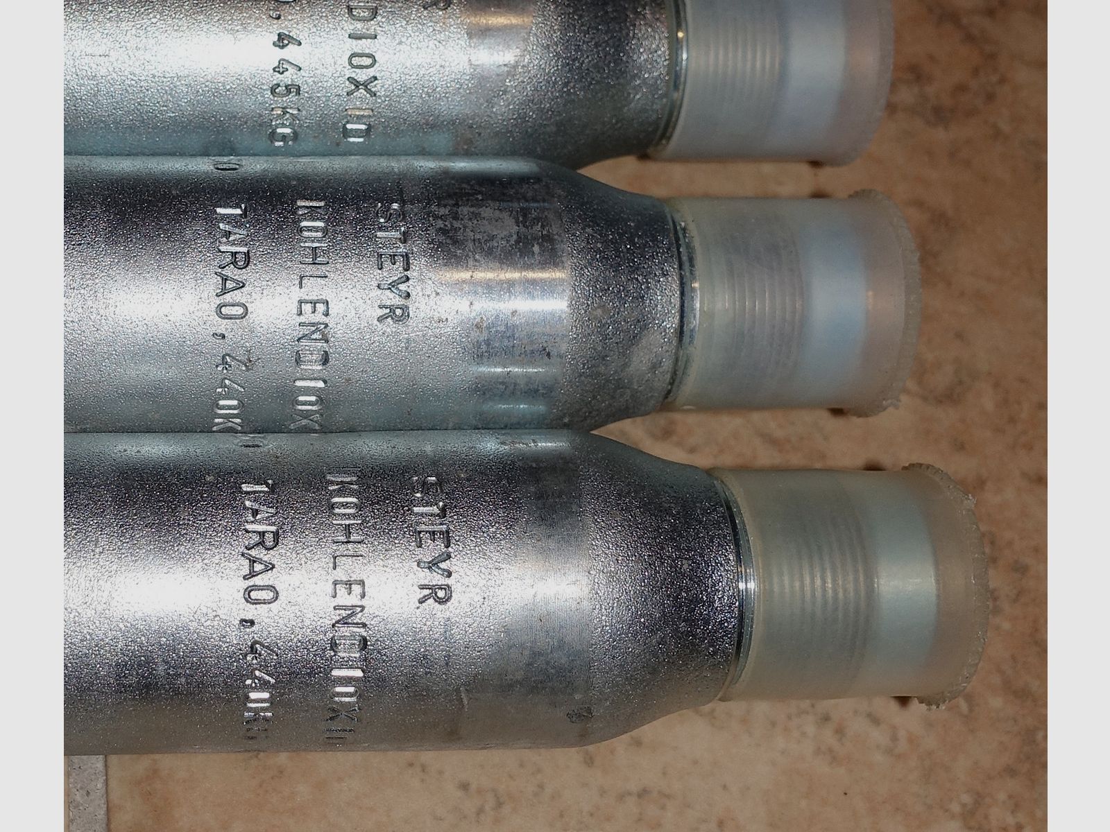 Unbenutzte Steyr CO2 Kartuschen / aus Lagerbestand / zB für Steyr LG88