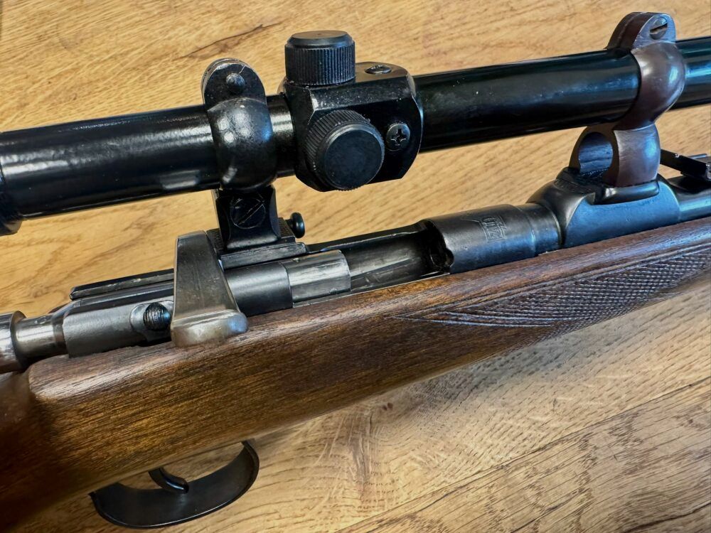 Anschütz .22 LR con telescopio