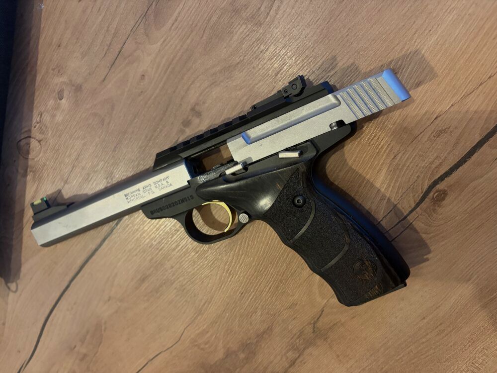 Browning Buck Mark Stainless UDX .22lr z szyną Picatinny
