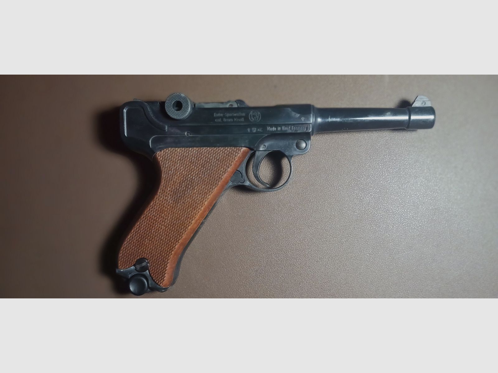 Pistole Parabellum 08, 8mm Schreckschuss, von IWC