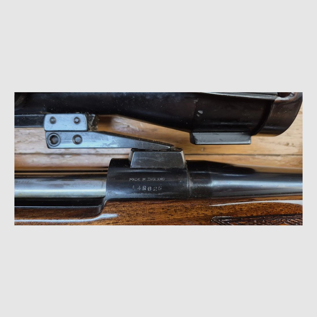 Sehr schöne BSA Jagdgewehr Modell CF2 — Kal. 300 Win Mag — Magazin 3 Schuss +1 — Holz von hoher Qualität in Grad V — Schmidt & Bender 1.5-6x Zielfernrohr — Exzellente Mechanik — Spiegel-Lauf — Eines der besten Jagdgewehre, die aus den Werkstätten der „Großen Epoche“ britischer Herkunft stammen — TBE/TBE+, Bild 9 von 39