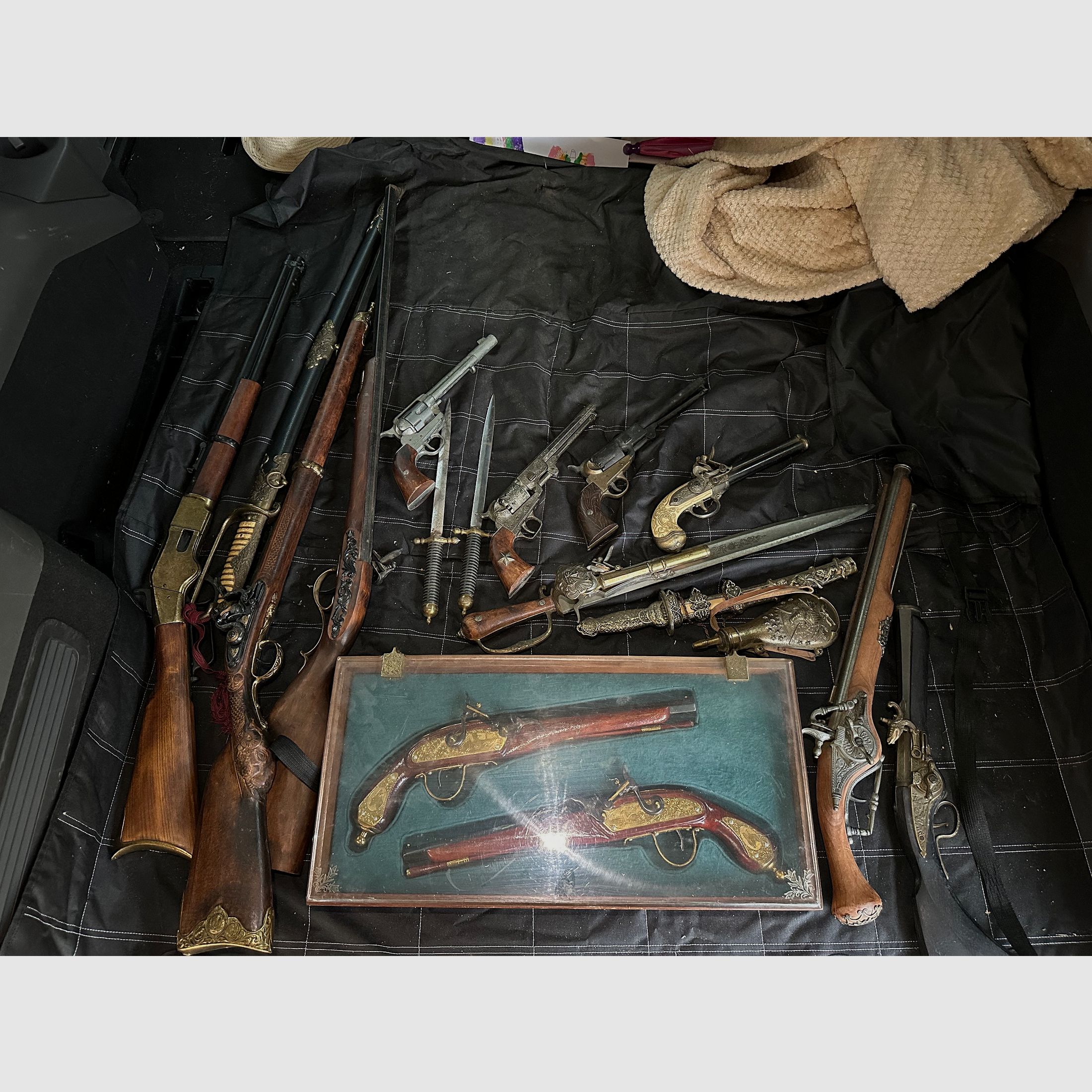 Dekowaffen Colt Winchester und Co