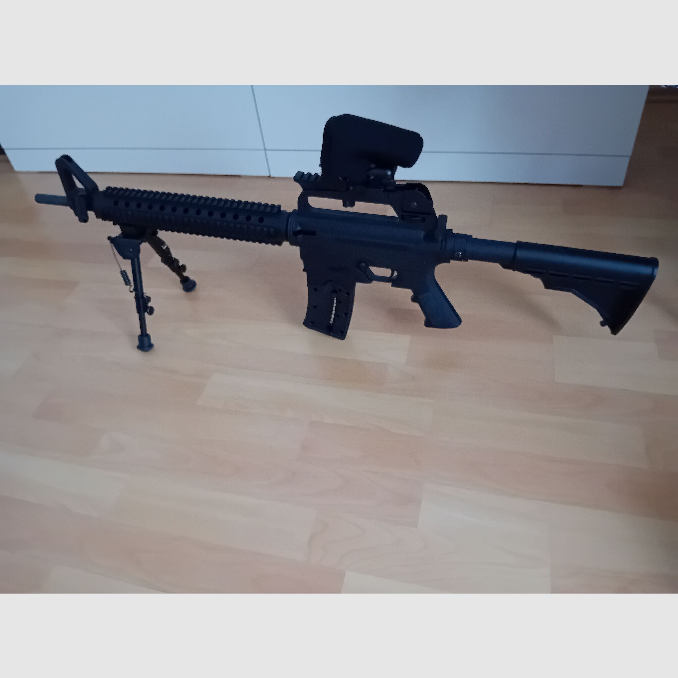 Mossberg Selbstladebüchse International 715t .22lr inkl. 3 Magazinen und Leuchtpunktvisier Falke II NV