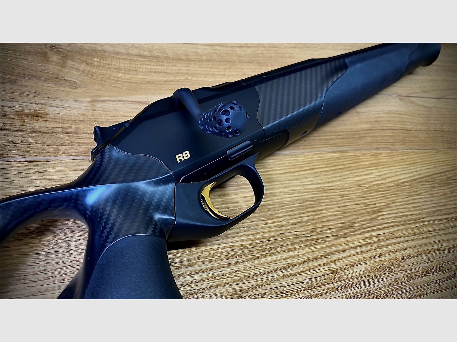 Blaser R8 Ultimate Carbon / wkładki elastomerowe / złoty spust / kaliber M15x1 i długość lufy do wyboru