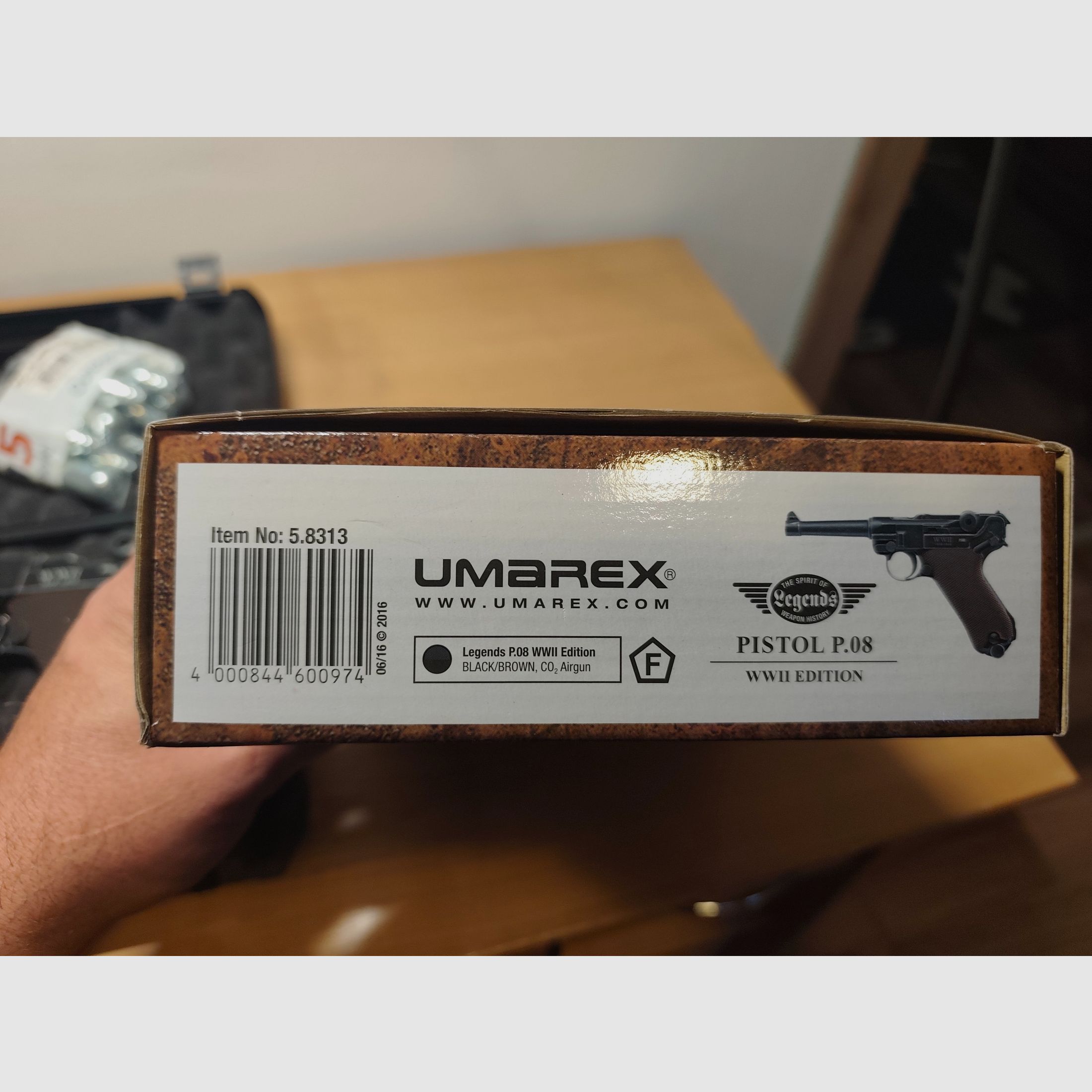 Umarex Legends P08 WWII Special Edition - pistola CO2 de 4,5 mm con balines de acero y blowback (P18), imagen 3 de 6