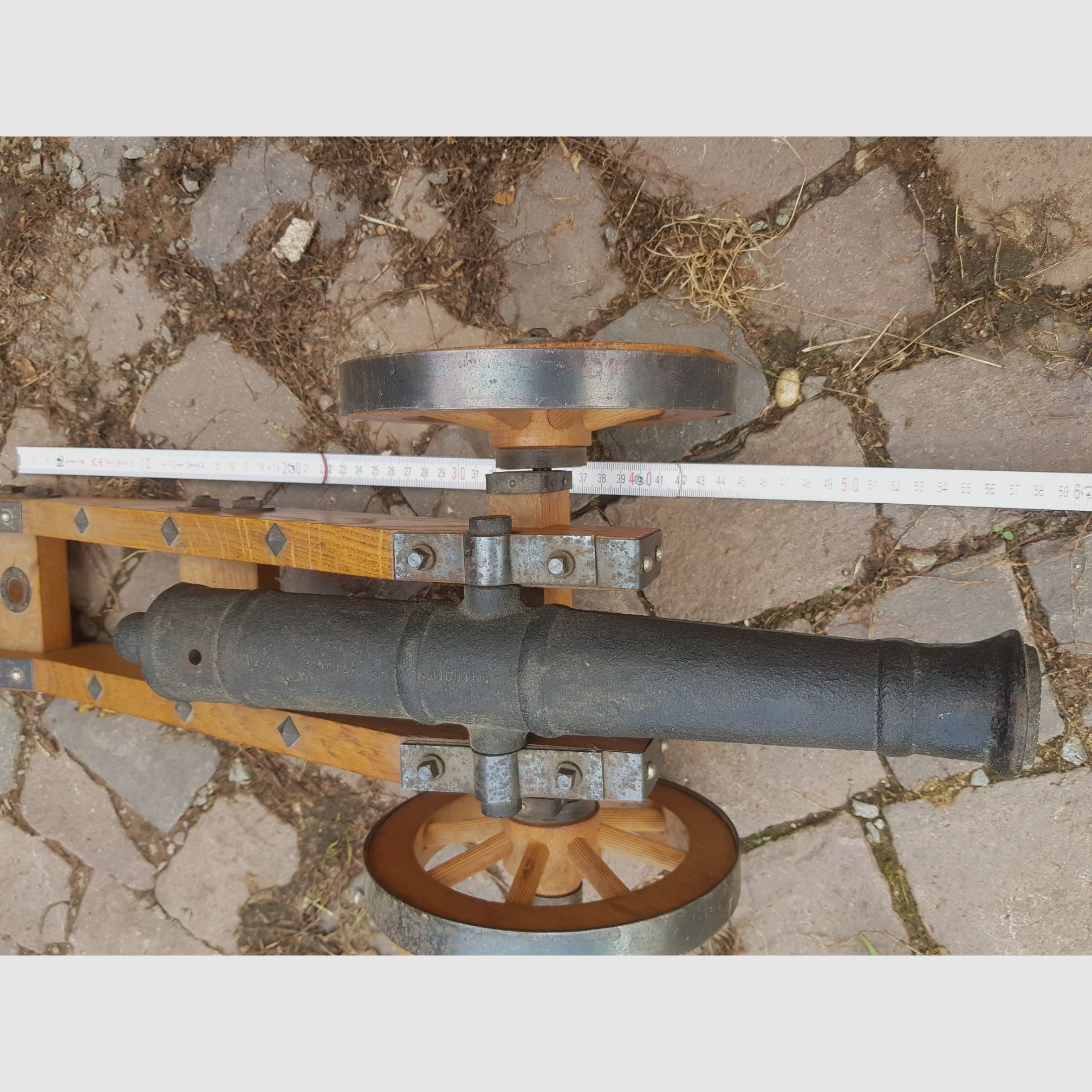 <Vendi due cannoni a avancarica con accessori