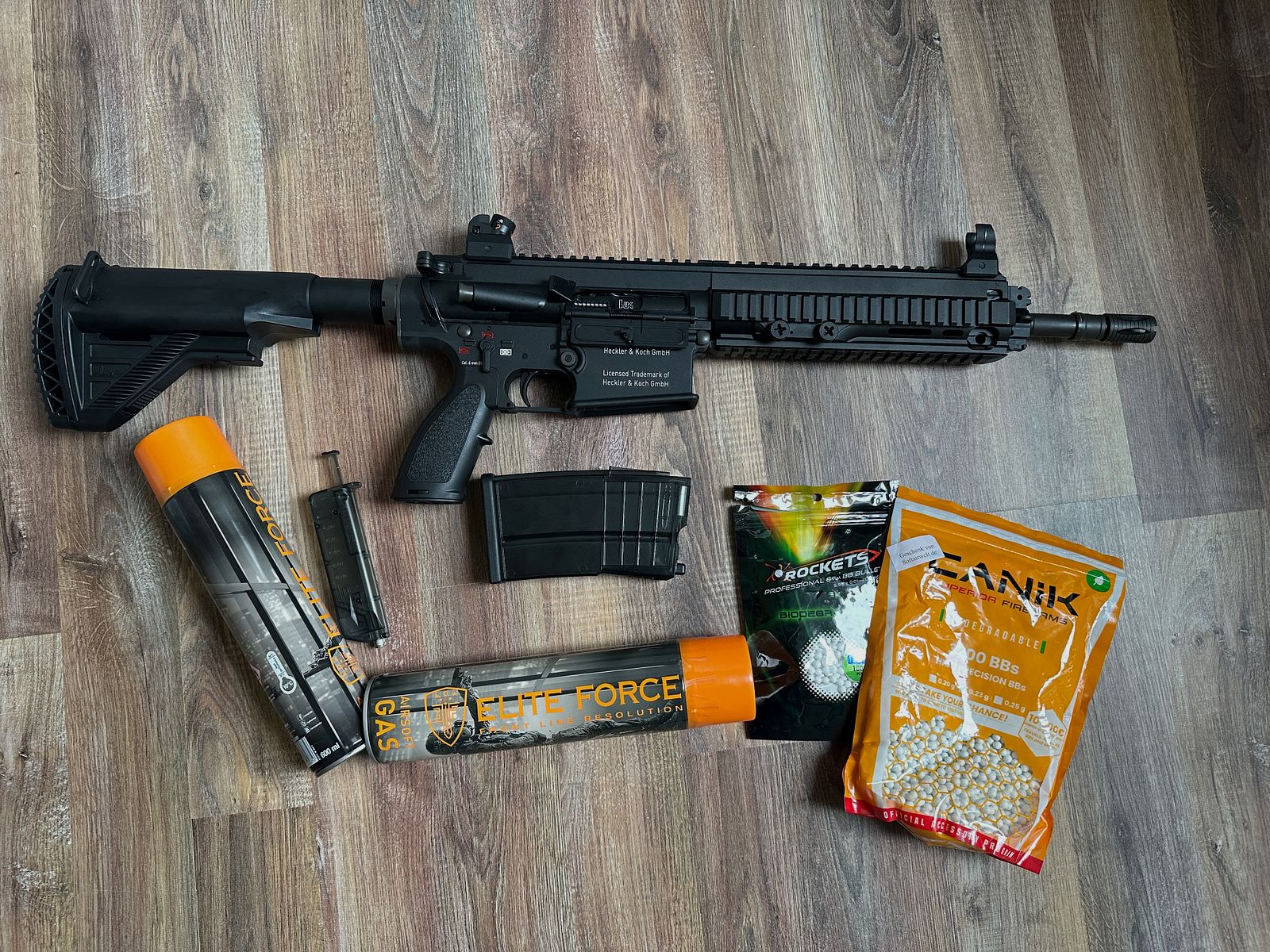 VFC HK417D GBB con aproximadamente 3900 BBs y gas de Airsoft