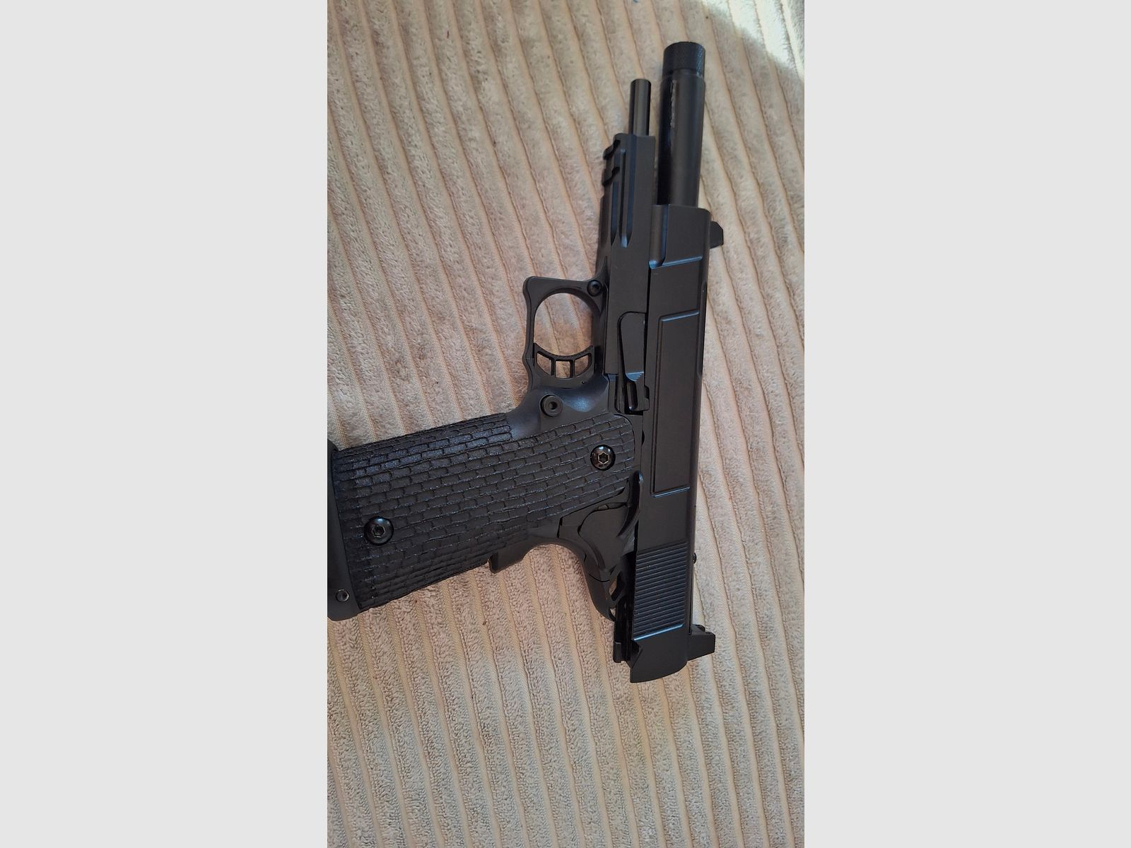 Airsoft 1911 Pistol Gas-operated