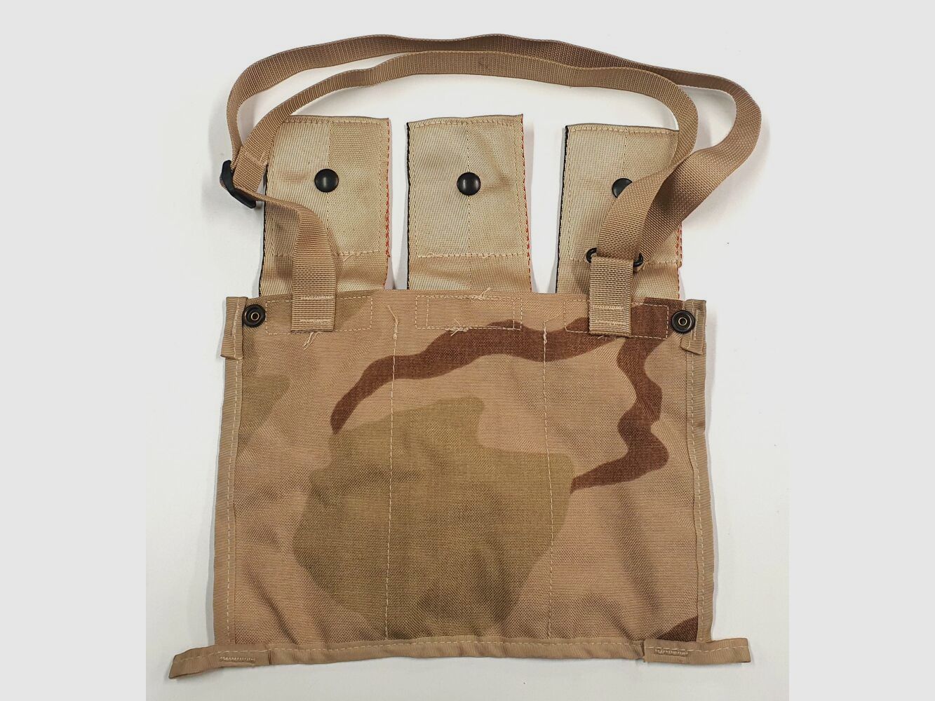 Nieznana torba na magazyny/bandolier z Molle II, 6 magazynków M16A2 w kamuflażu pustynnym