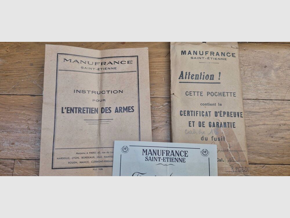 Wunderschöne Flinte Robust Modell Nr. 246 – Manufrance Saint-Étienne – Kal. 16/70 – Waffe um 1952/1954 (!) – 100% Jaspage und Gravuren – Spiegel-Lauf, quasi nie geschossen – Vollständige Originalverpackung (Garantie, Handbuch, Prüfungszertifikat) – Zustand nahe neuwertig für diese 72 Jahre! – Fast museales Stück – TBE+++, Bild 53 von 56
