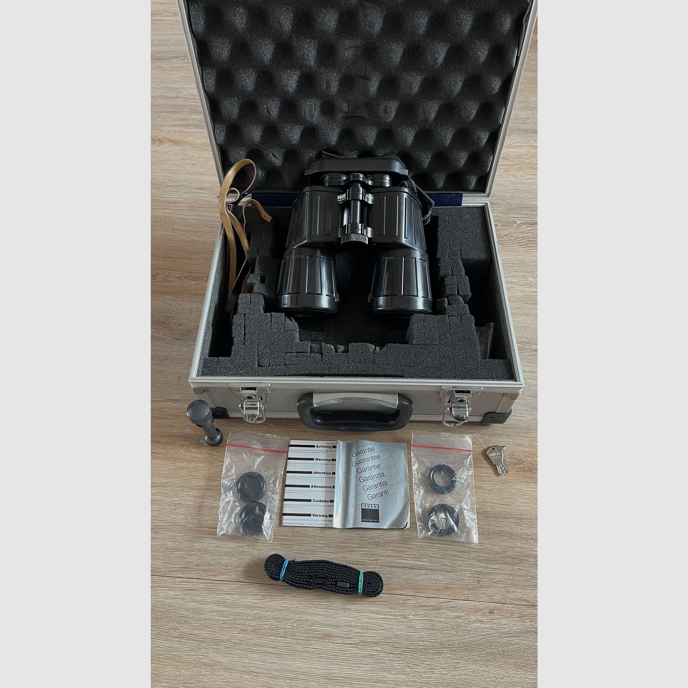 Carl Zeiss 15x60 T* jumelles Allemagne de l'Ouest + mallette d'origine État TOP
