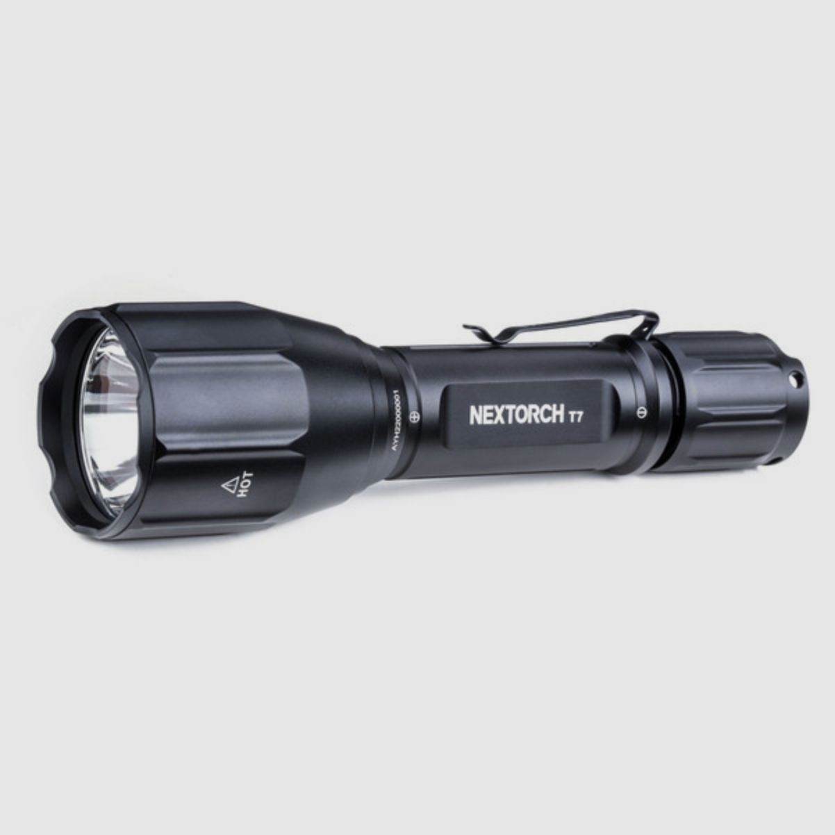 Latarka myśliwska Nextorch T7 z zasięgiem świecenia 510 metrów i akcesoriami myśliwskimi w zestawie