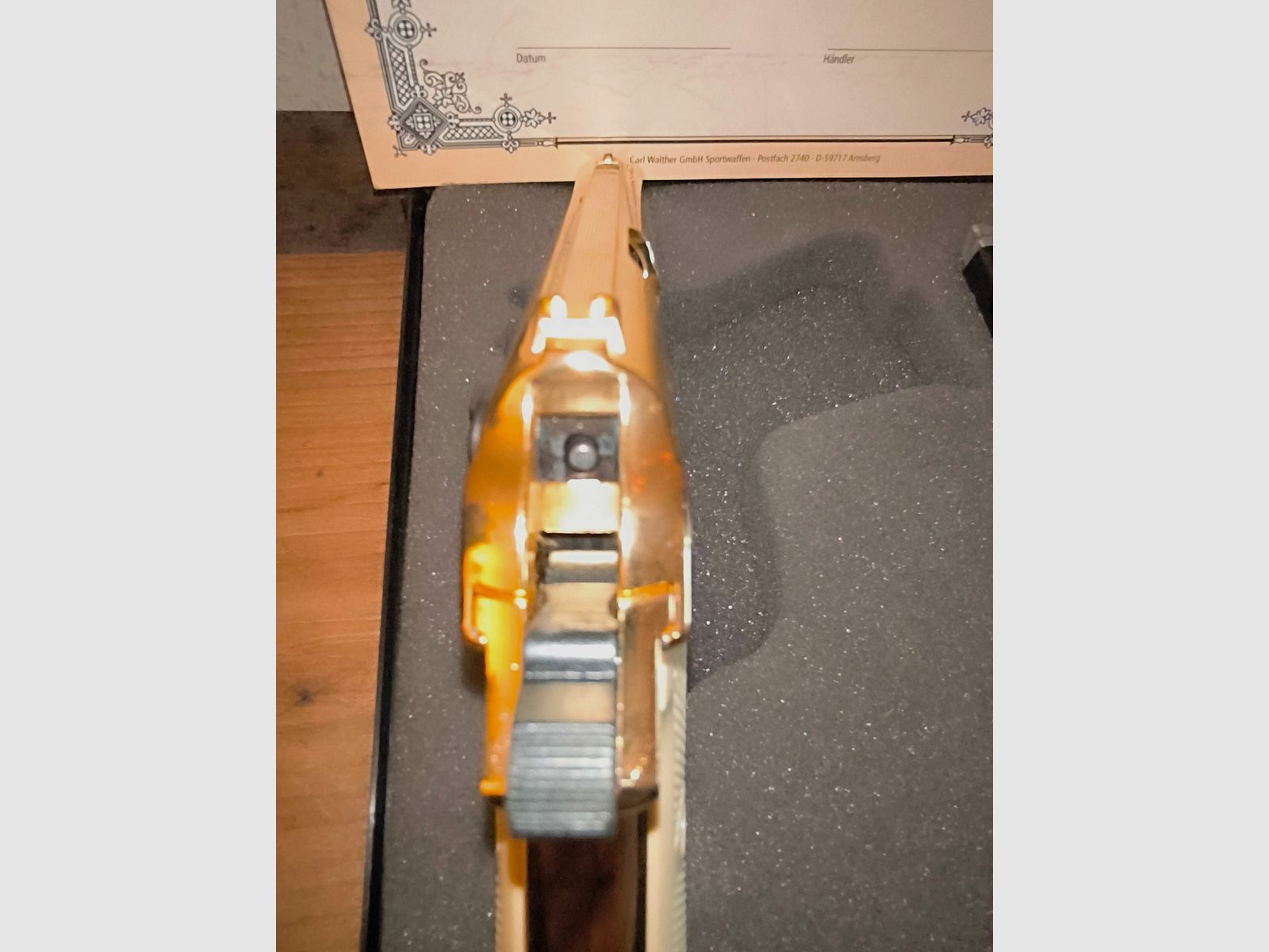 Attention collectors & James Bond fans, rarity - display piece-limited special edition & new for decades, as well as no longer available on countless pages and platforms, Walter PP with white grips & VHS, top condition!!! As good as new & unfired!!