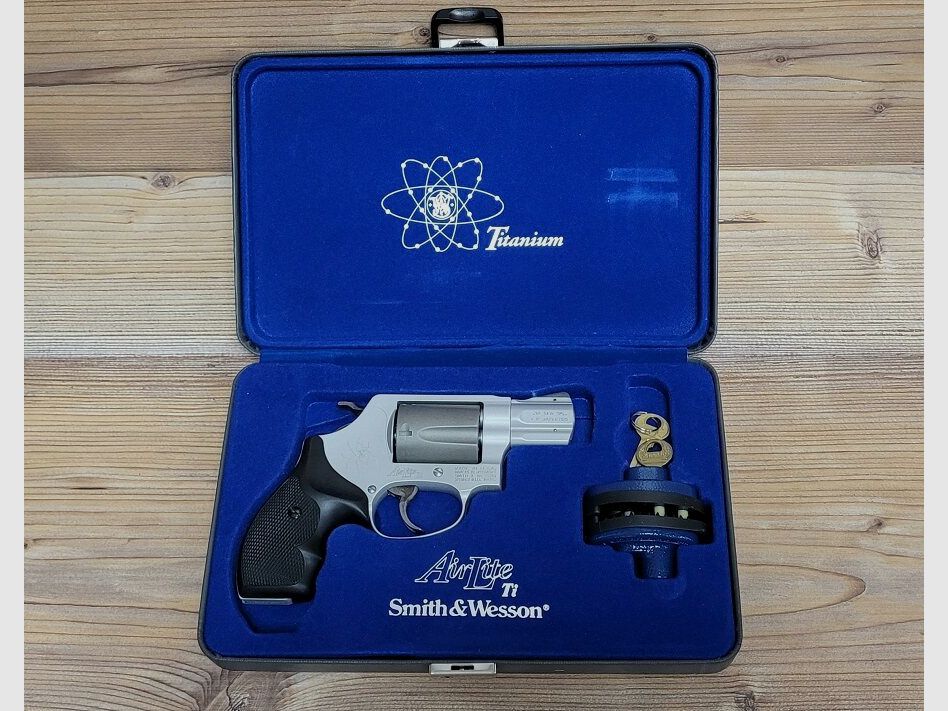 Smith & Wesson AirLite Ti 1.7/8" - S&W Air-Lite Titan