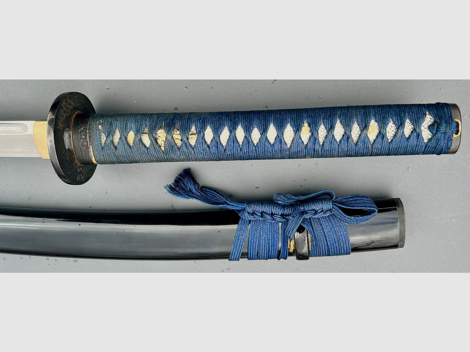 Dernière légende Mikusa 4000 Katana — 73 cm Nagasa / lame différentiée pliée / rare de collection (pas Hanwei / Paul Chen Cold Steel Tozando Nosyudo Minosaka Kaneie Yoshindo Yoshihara) Bugei Citadel première Oni Forge