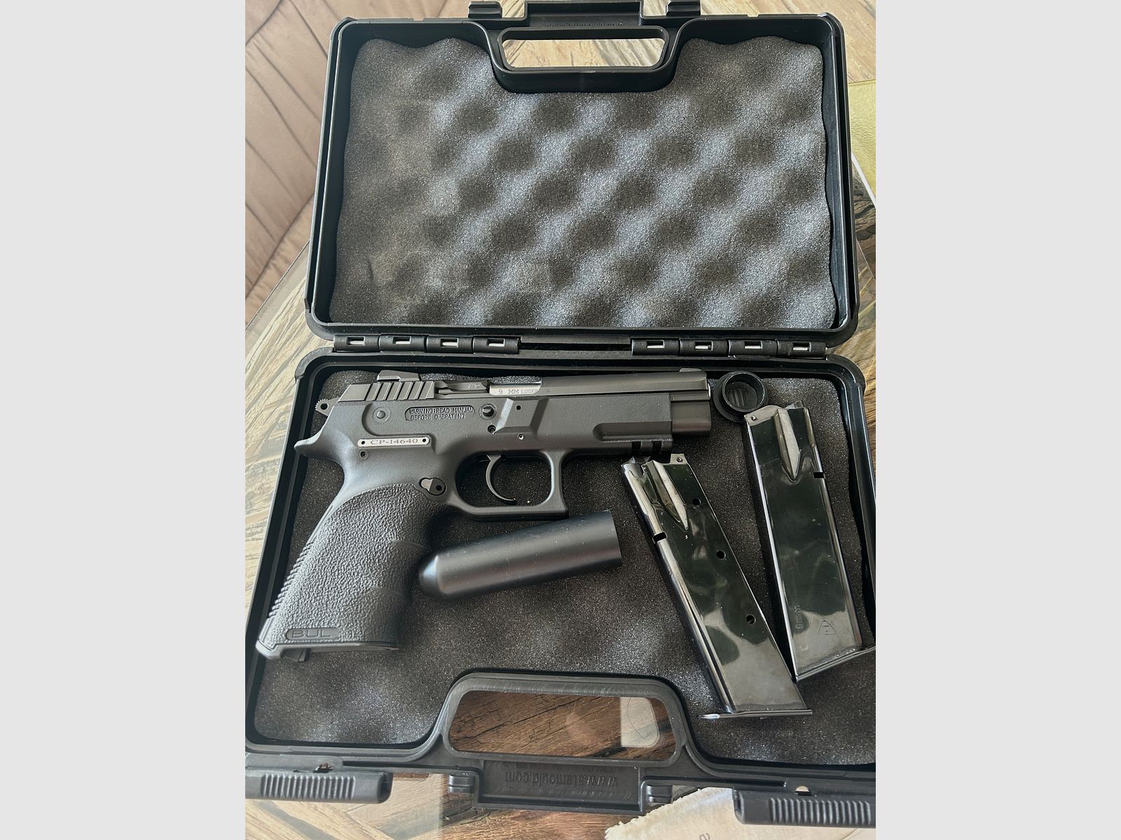 Verkaufe halbautomatische Pistole 9mm Luger