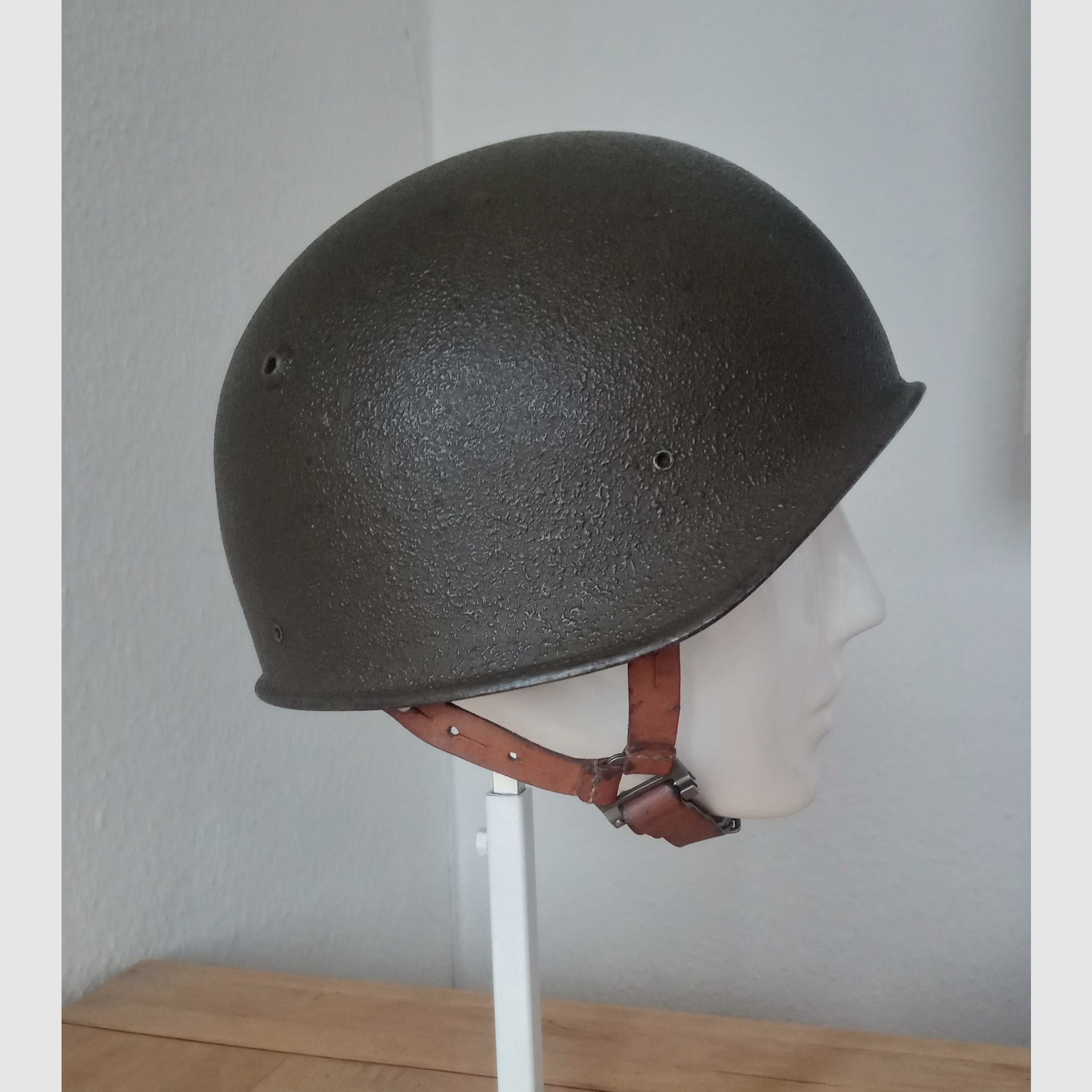 Schweizer Armee Helm aus U-Boot-Stahl in kleiner Größe 55-56 / ideal für Zivilschutz / Stahlhelm Swiss Made