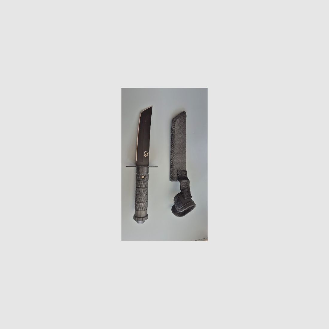 Cuchillo táctico de supervivencia / Tanto con funda de nylon – como nuevo