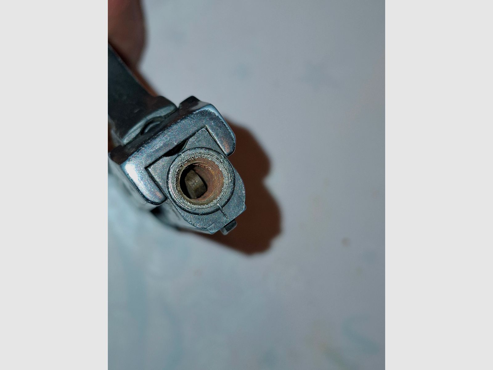 4 pistolets/ revolvers à blanc