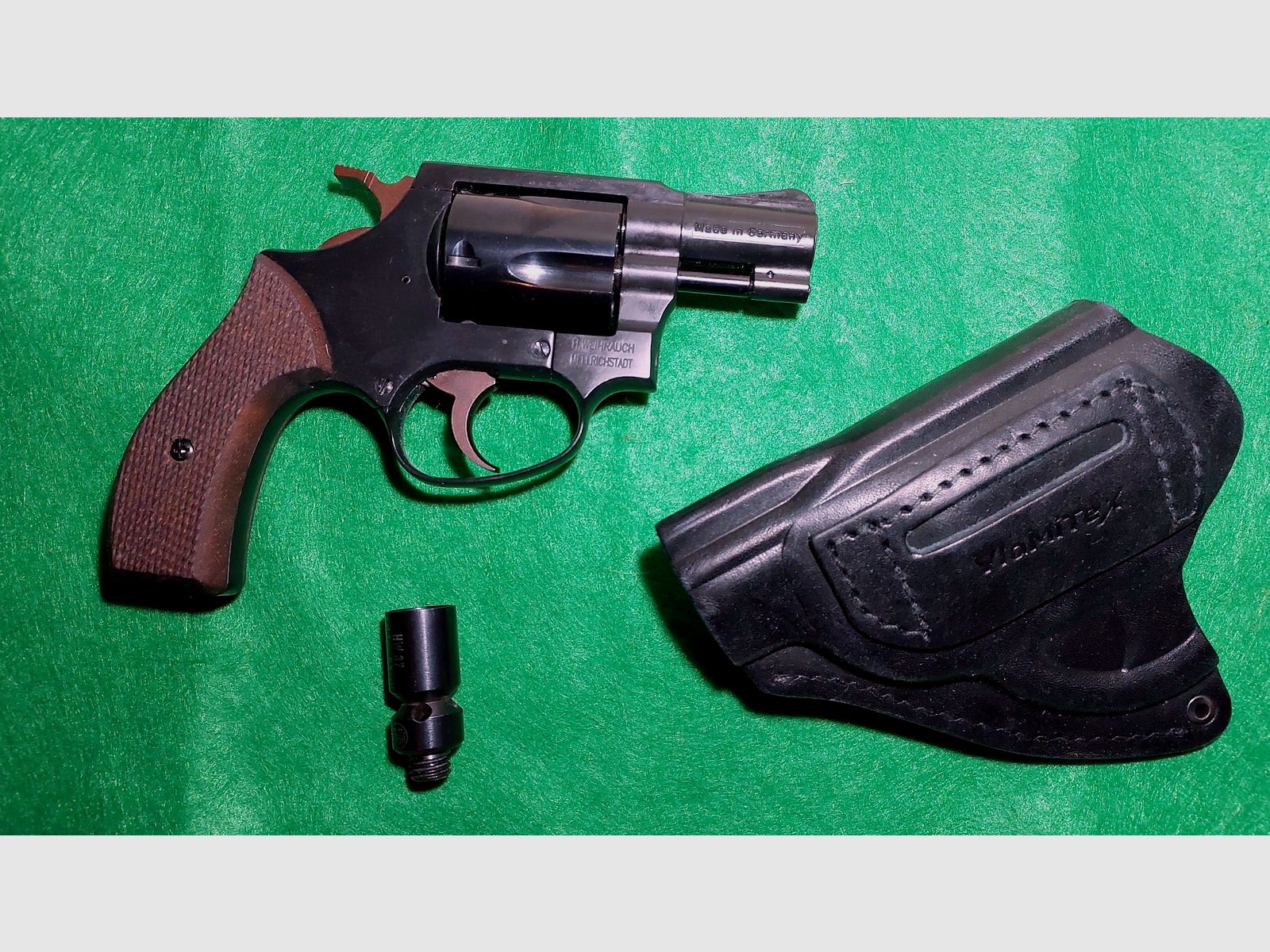 Weihrauch HW37 cal. 9mm R.K. (PTB 887) mit Holzgriffschalen und Lederholster