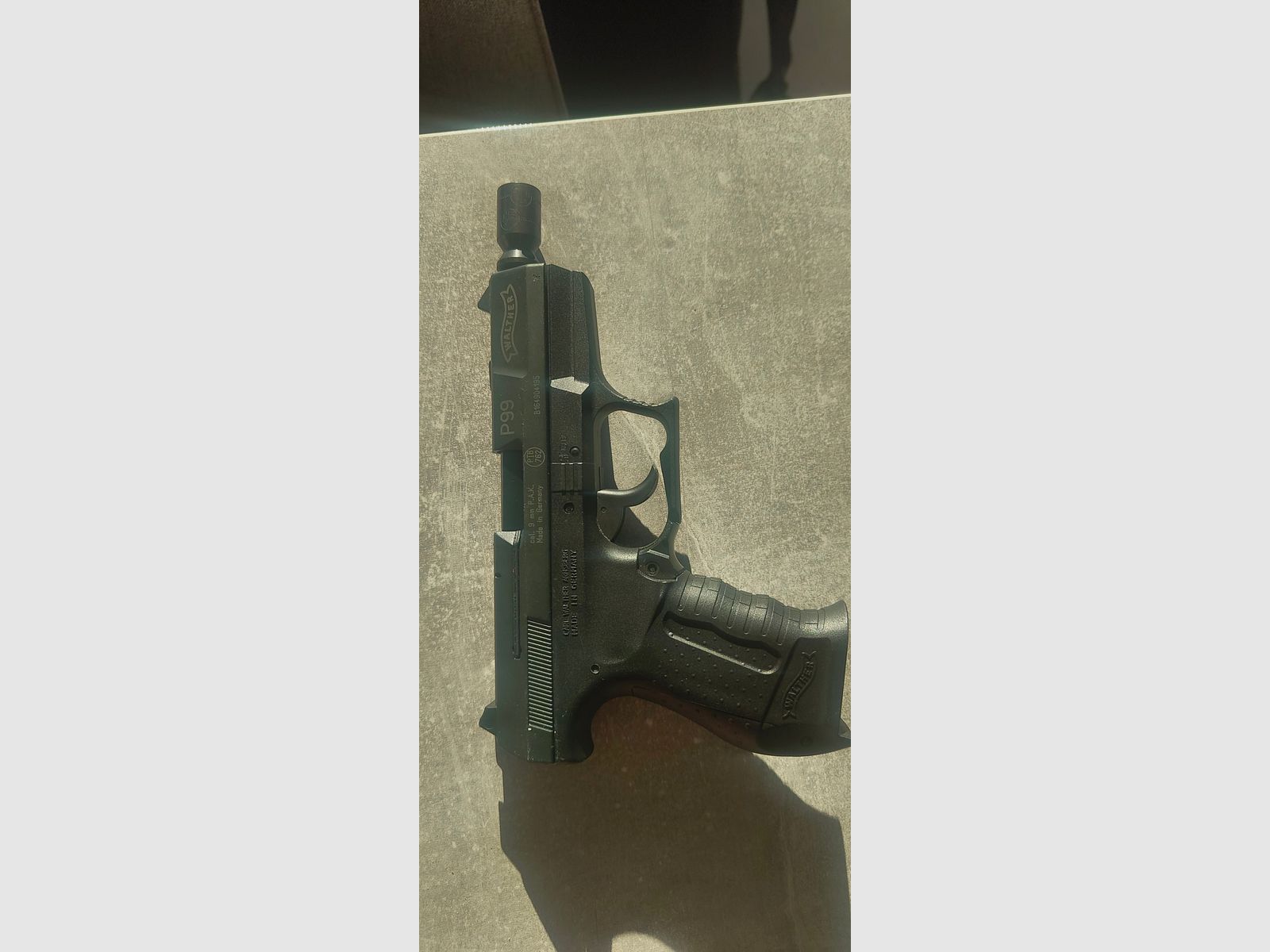 Walther P99 Schreckschuss Pistole 9mm P.A.K.  in schwarz inkl. Geldkassette 