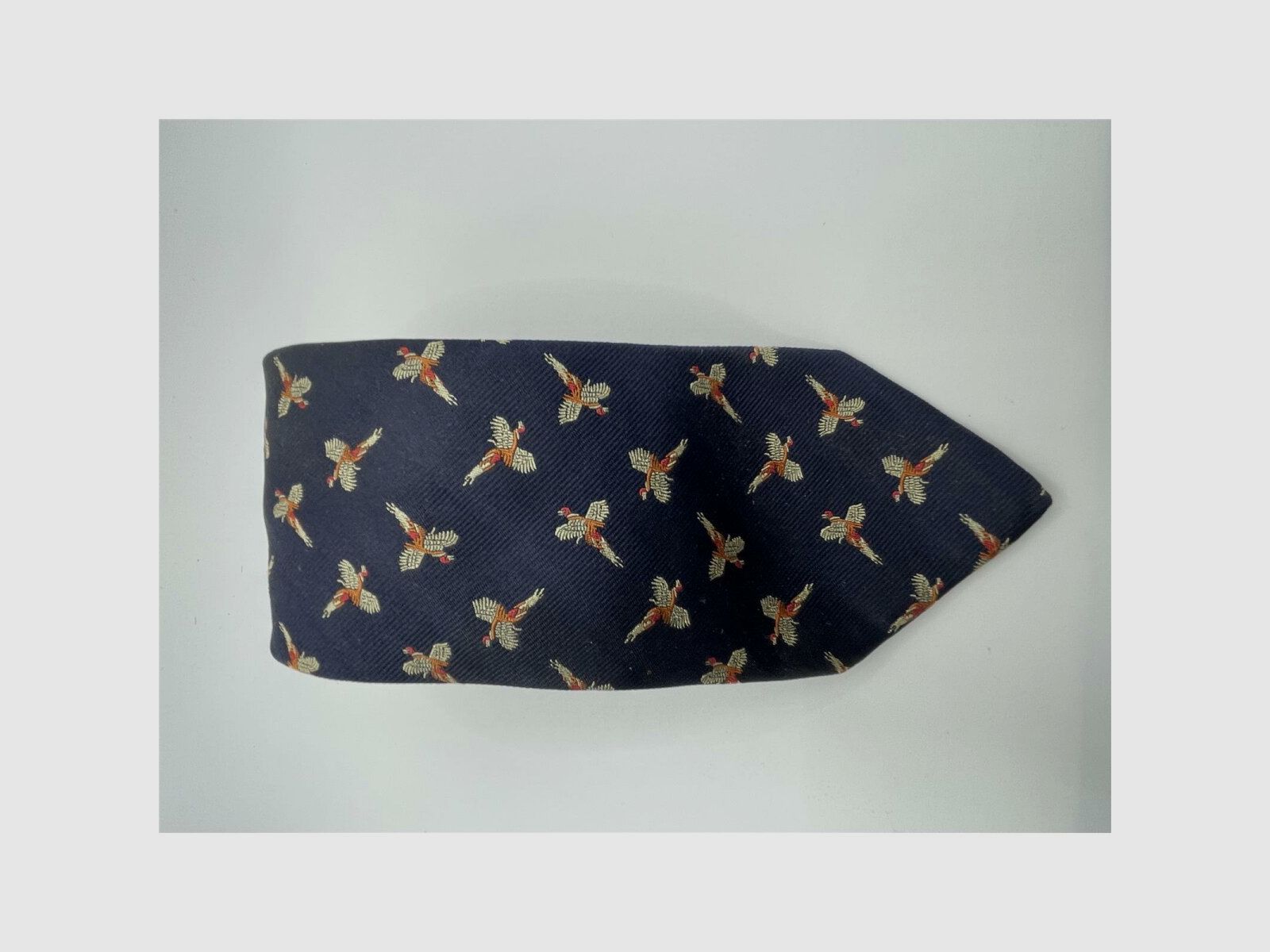 Corbata Robert Keyte 100% seda azul con motivo de faisán ascendente