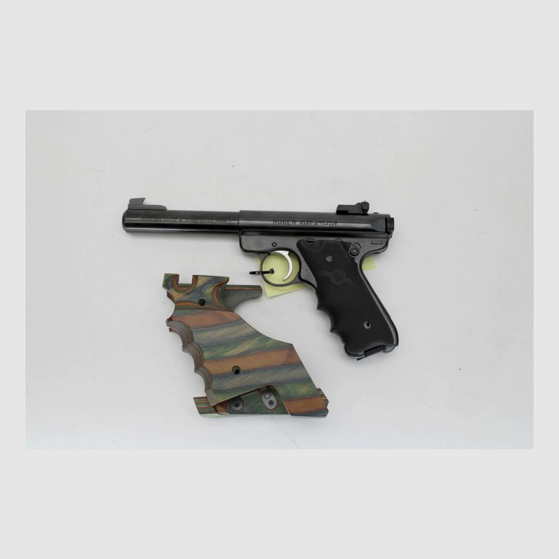 Ruger MK2 z uchwytem .22lr