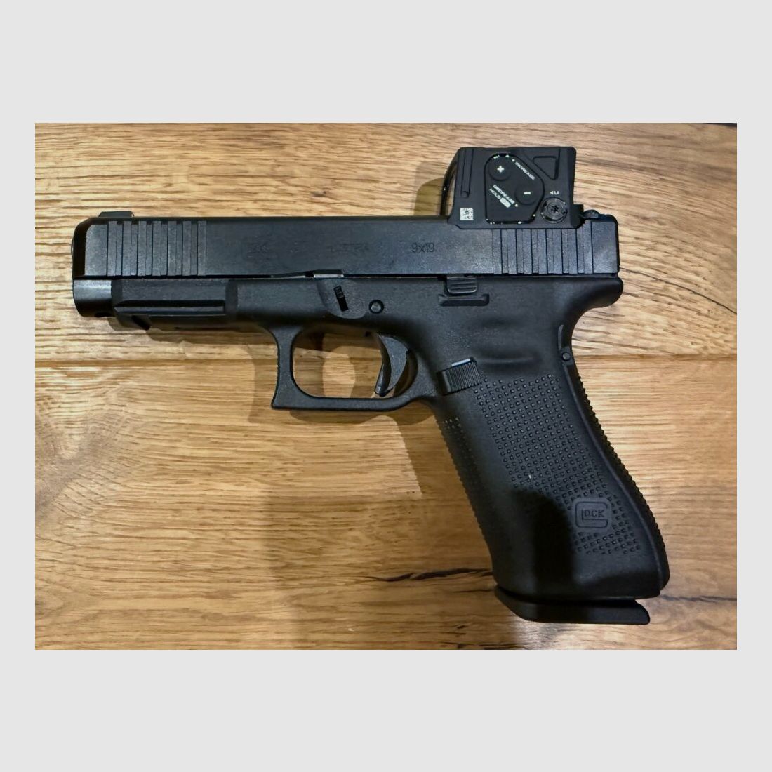 Glock pistol 47 Gen5 MOS/FS A-CUT™ combo with Aimpoint COA