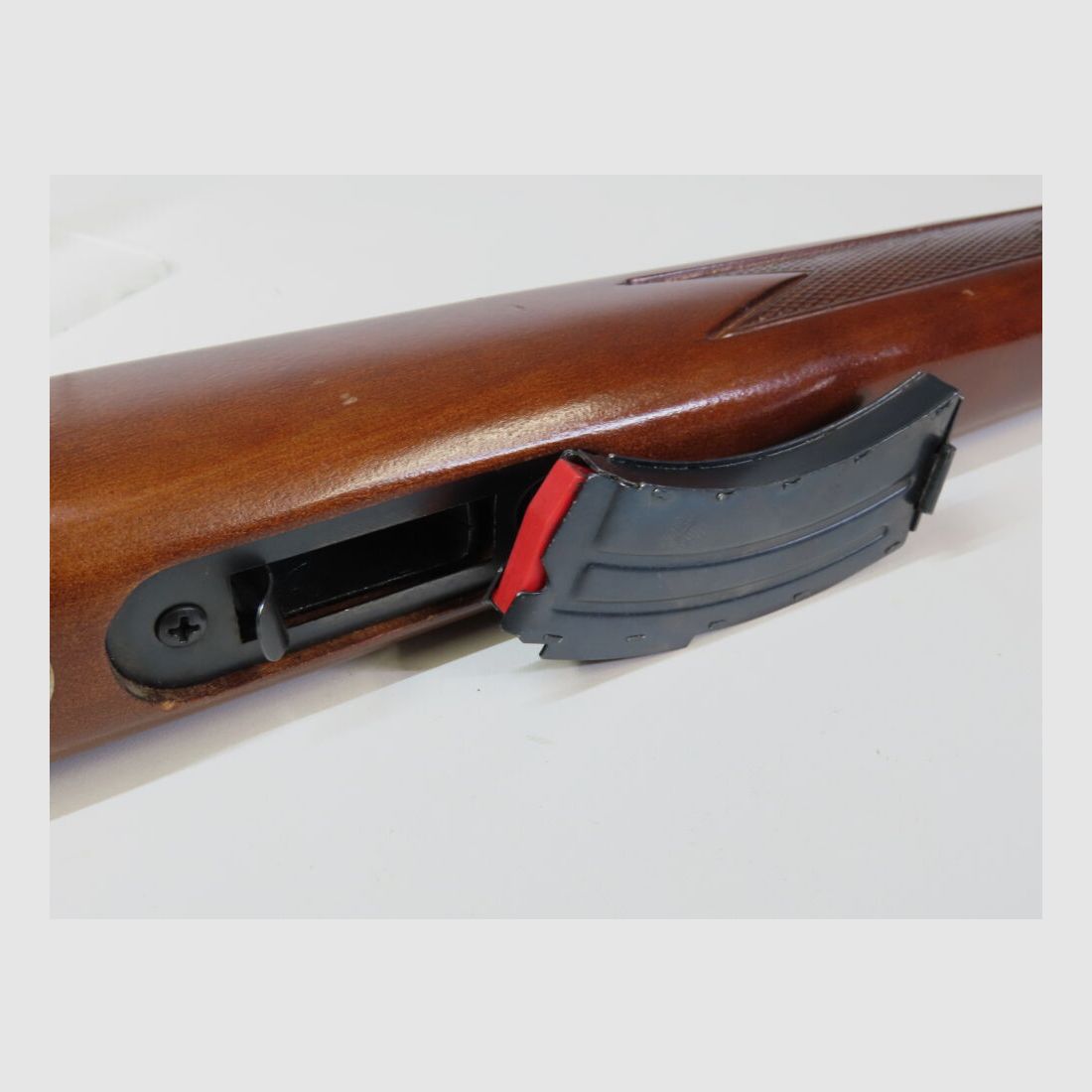 Lakefield repeater rifle / sound absorber