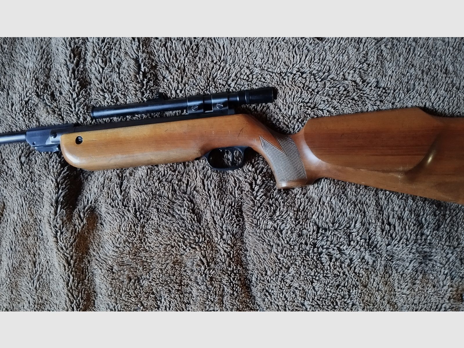 ancien fusil à air comprimé bien conservé de Walther avec lunette de visée