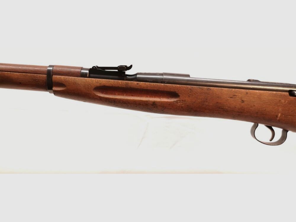 Karabin treningowy Mosin Nagant - karabin treningowy, z numerami zgodnymi, przedni metalowy uchwyt w kolorze brązowym.