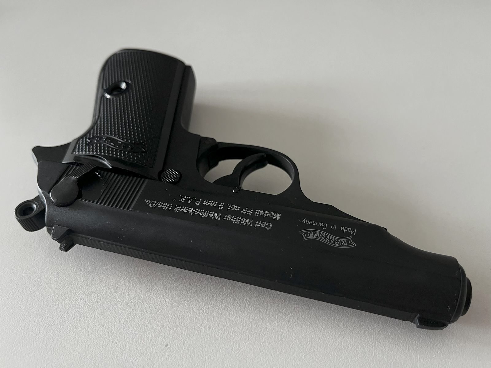 Walther PP Kaliber 9mm P.A.K. Schreckschusspistole