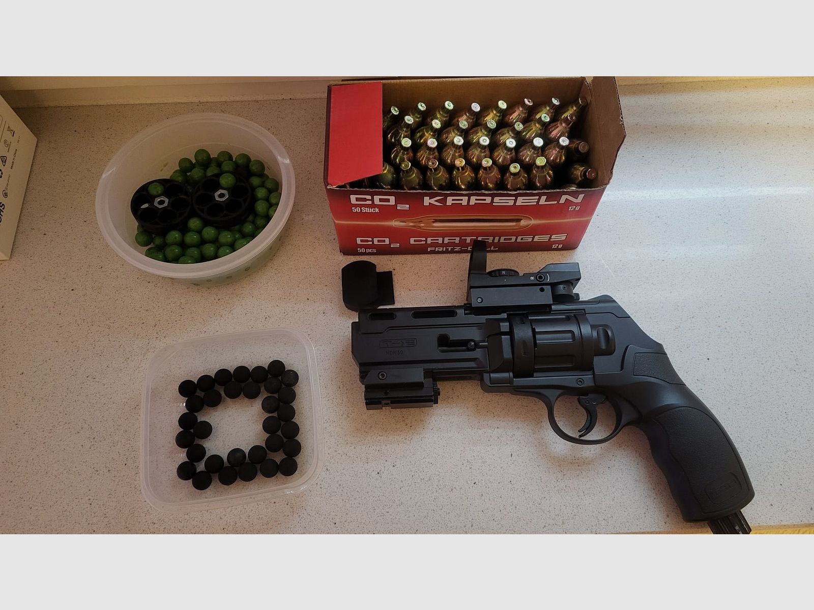 UMAREX HDR50 Home Defense Revolver 7.5J incl. red dot and 3 magazines