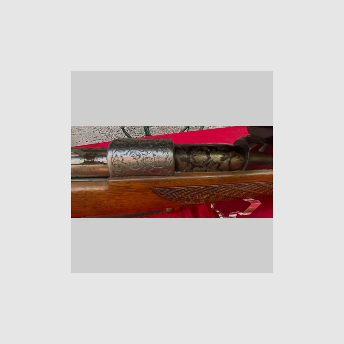 Mauser Modell 98 Cal. 300 WinMag mit sehr schönen Silbereinlagen und tiefen Gravuren 