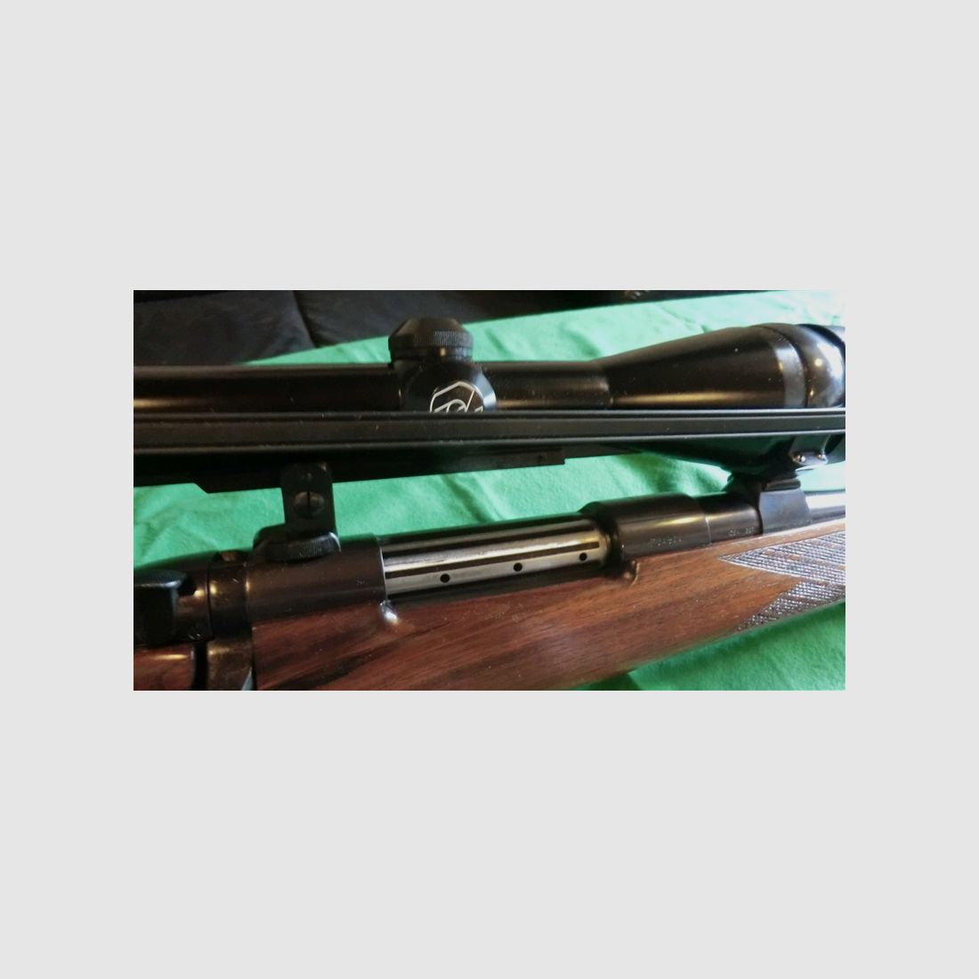 Repeater rifle - Absolutely LIKE NEW - Premium brand: Sauer Weatherby - Europe Cal. - .30 - 06 Springfield -