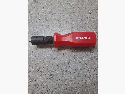 Original Heckler & Koch Werkzeug zum justieren der Trommelvisierung.  HK Nummer: 1013-W 4 Teilenummer: 300009 Liefernummer: 414092 Fertigungsnummer: 929528  Passend für das Trommelvisier folgender Waffen:  MP5 SP5 SP5K G3 HK41 HK417 MR308 HK416 MR223 HK SL7 HK SL6 etc. sowie alle Clone und Nachbauten mit dem HK Trommelvisier / Drehvisier! Visierverstellschlüssel  1013-W4