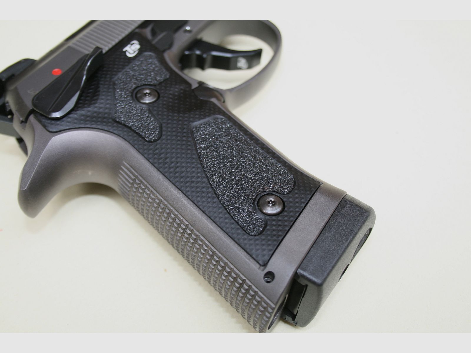 Pistole Beretta 92 X Performance Optic Ready Kal. 9×19 Special Make Dunkelgrau, Bild 3 von 8