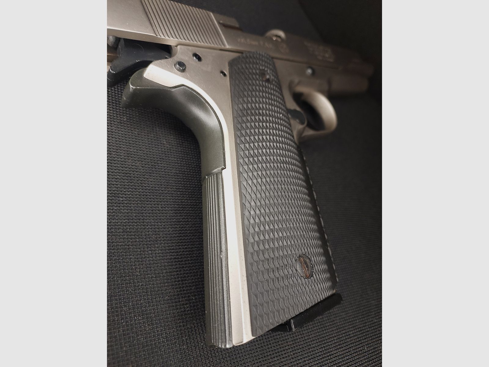Colt Government 1911 A1 Schreckschuss Pistole 9mm P.A.K. Nickel (PTB 774) Holzgriffe