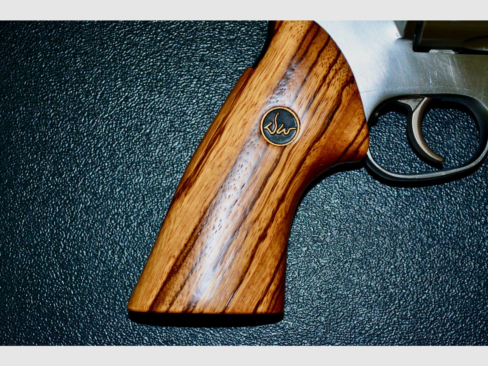 RARIDAD DAN WESSON 744 VH, 6 ' y 8 ' pulgadas de cañón en la maleta!