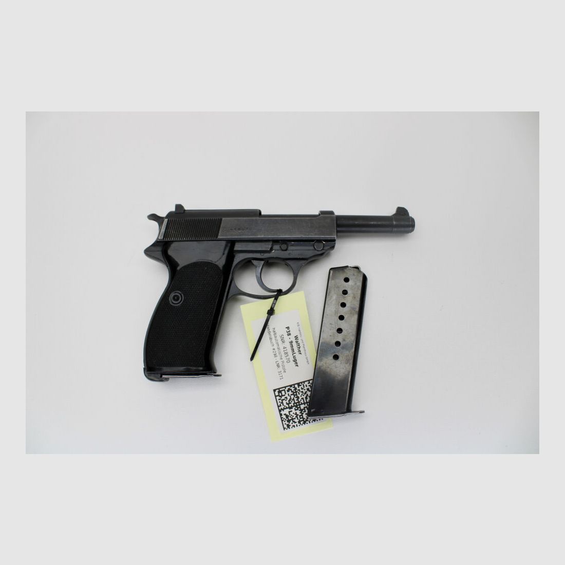 Pistola Walther P38 cal. 9mm Luger con secondo caricatore 9mm Luger, immagine 2 di 3