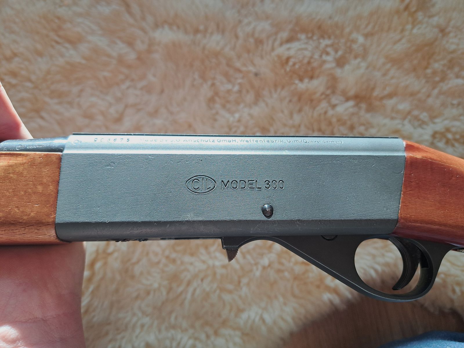 Halbautomatische Kleinkaliber Büchse Anschütz Modell 300 in .22lr 22lfB ohne Magazin (separate Anzeige)