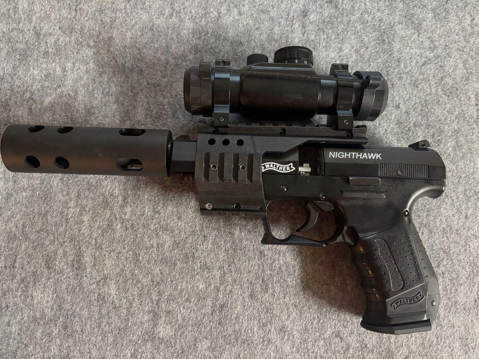 Walther Nighthawk 4,5 mm Diabolo - pistola Co2 in valigetta, immagine 2 di 5