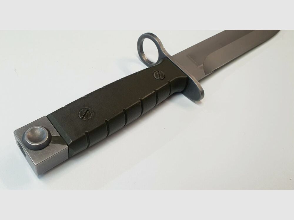 Swiss ordinance bayonet, SIG PE90/Stgw 90 with belt hook, image 3 of 5