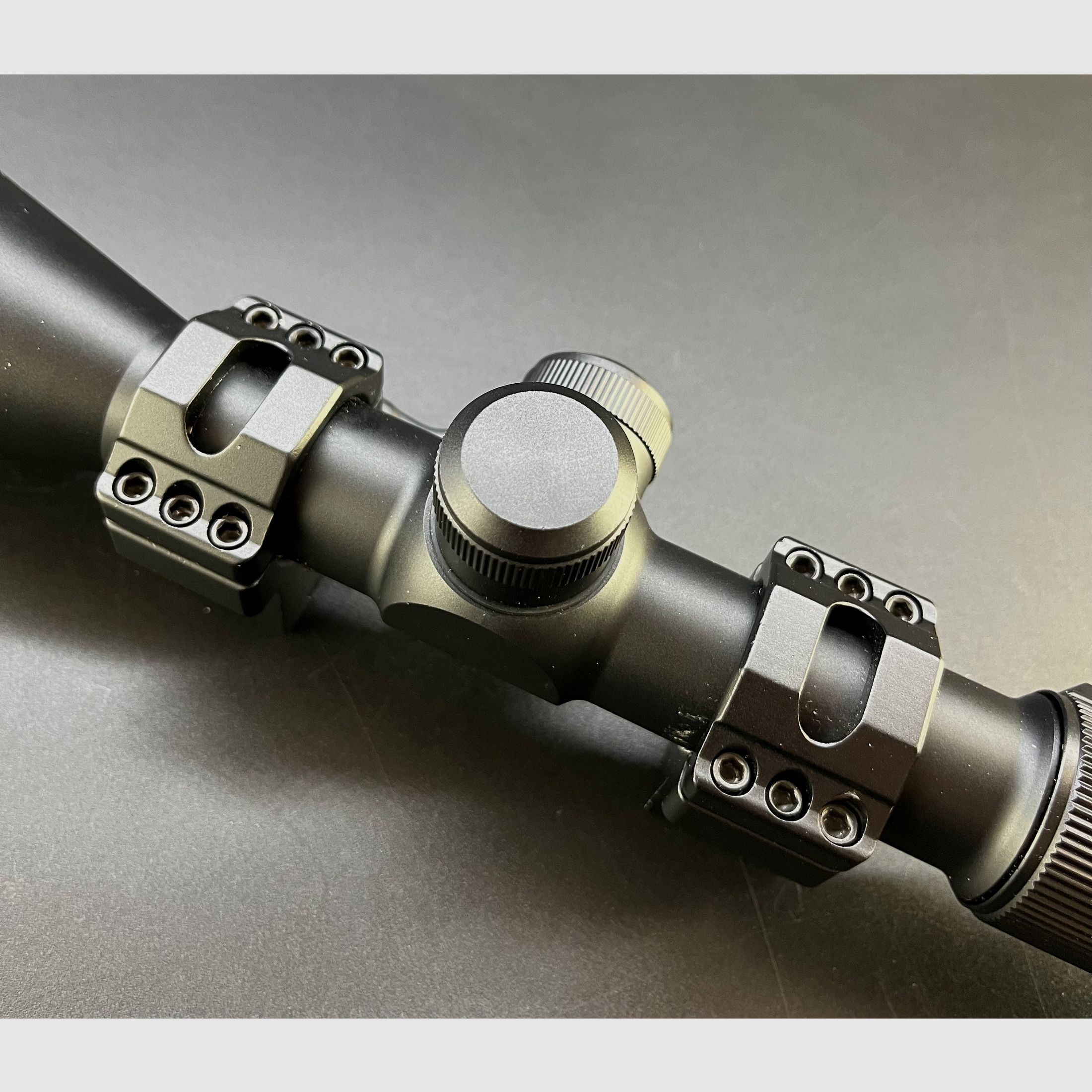 Aussteller FOCUS In Sight 3-9x40 AO #4 mit Ringmontage 114249