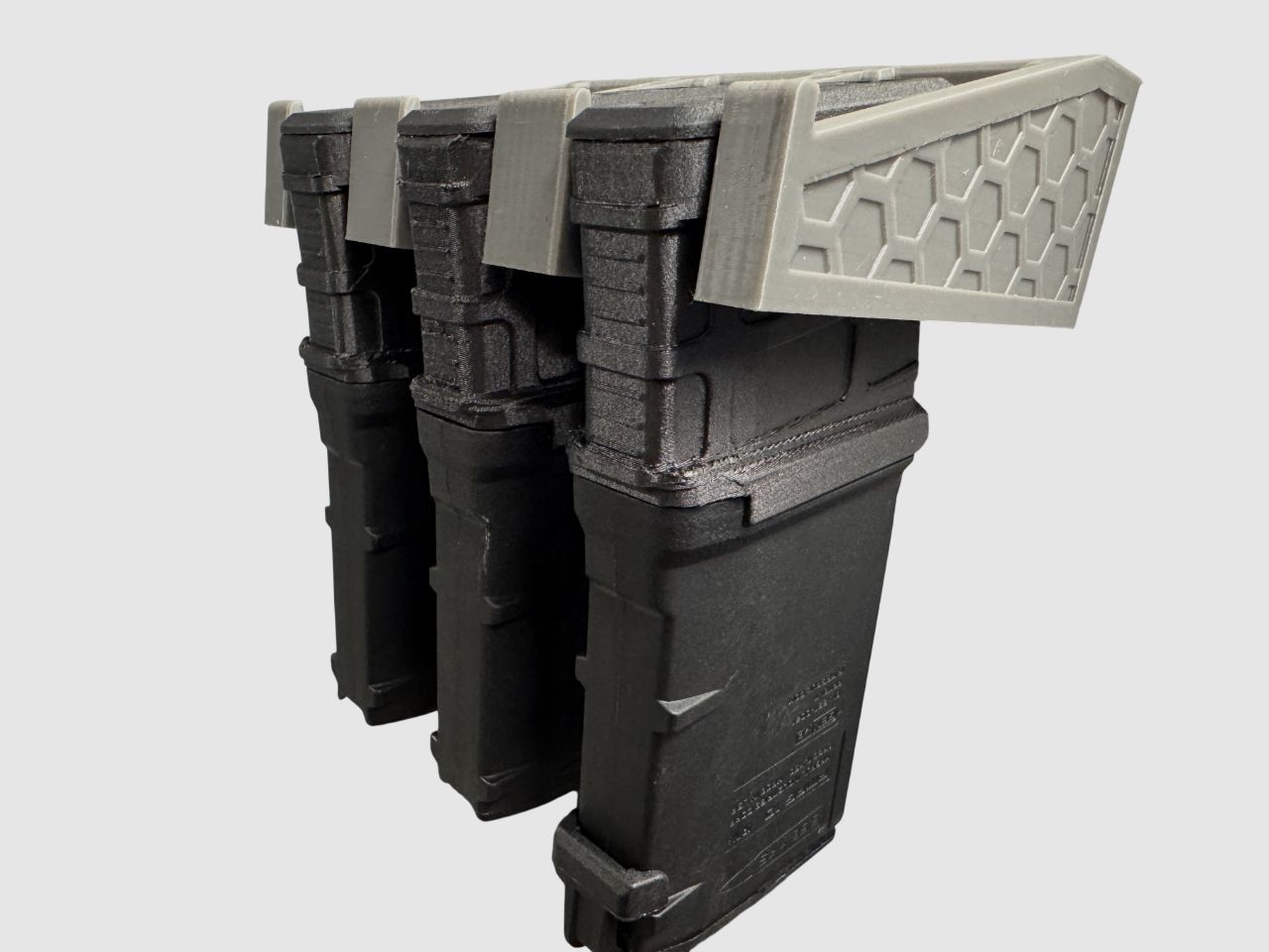 Magnetic magazine holder for AR-15, Glock & CZ – Space-saving & no drilling