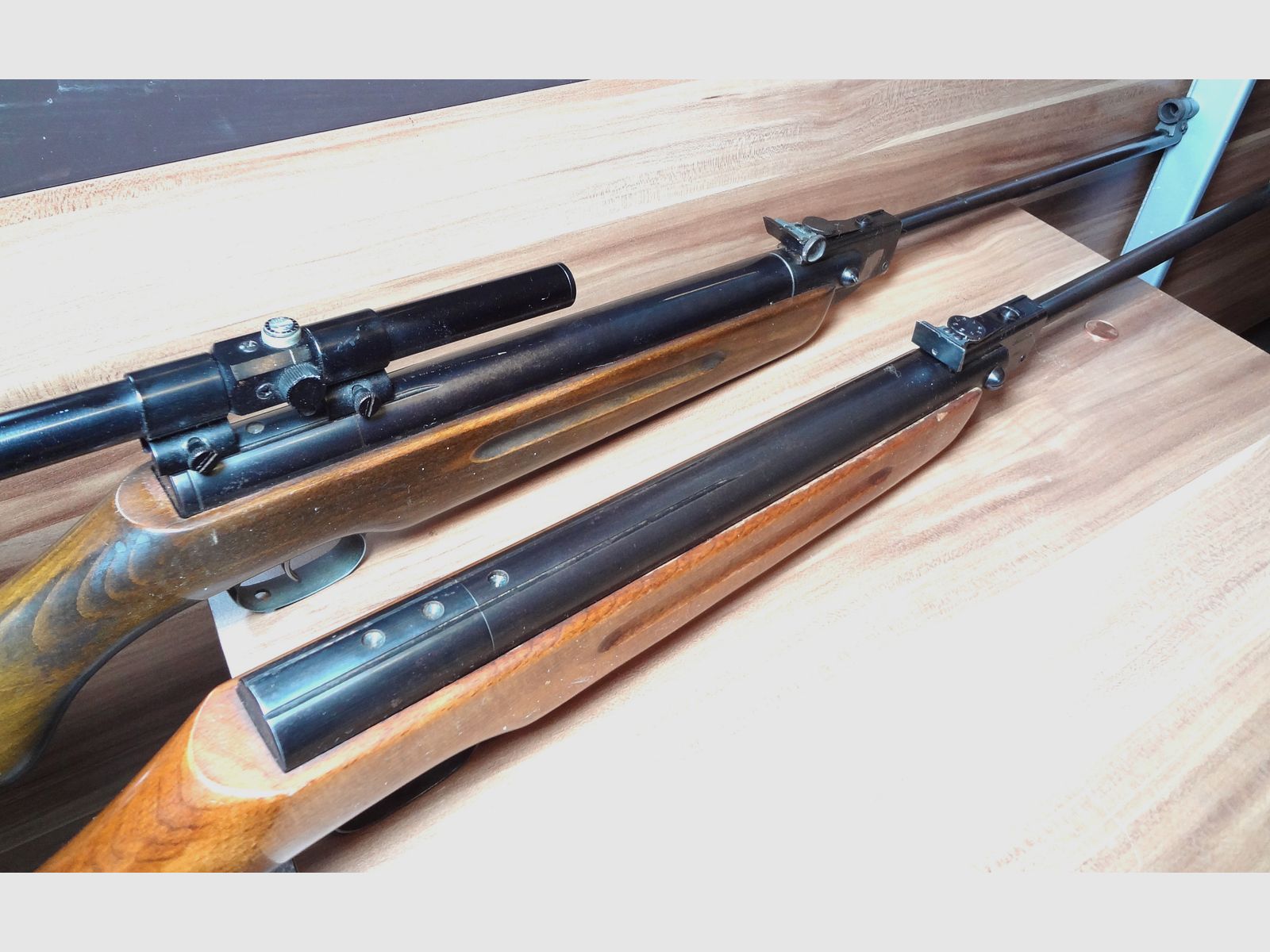 Zwei Luftgewehre von Weihrauch, Modell HW 50 S /HW 50